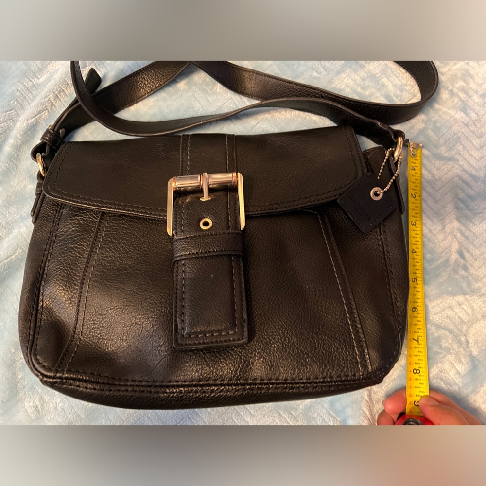 Liz Claiborne Crossbody - Picture 8 of 9